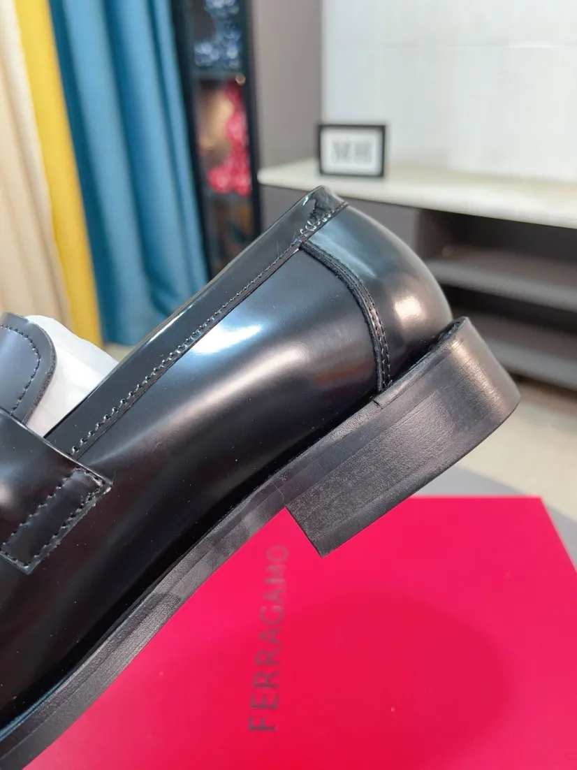 Men's shoes 💰560🌸🌸Water dyed cowhide 🆘[Salvatore Ferragamo] Ferragamo's latest casual business leather shoes for men! Available at counters simultaneously! The fabric is made of specially imported original suede calfskin, and the interior is made of imported water-dyed cowhide. It is absolutely luxurious and leads the fashion trend. Matching code: 38-44 45 customized